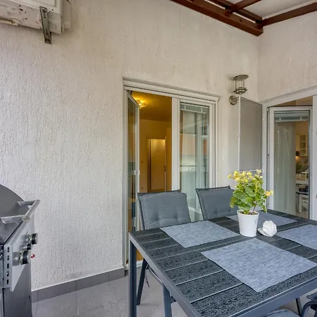 Burle With Balcony *