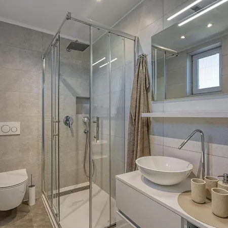 Burle With Balcony Apartament *