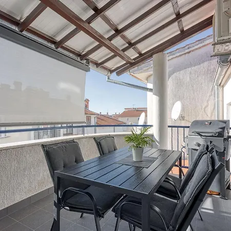 Burle With Balcony Apartament