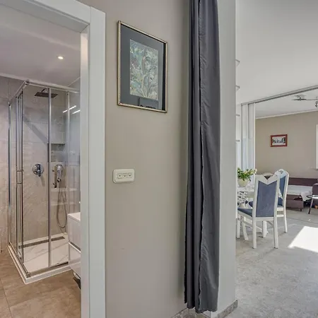 Burle With Balcony *