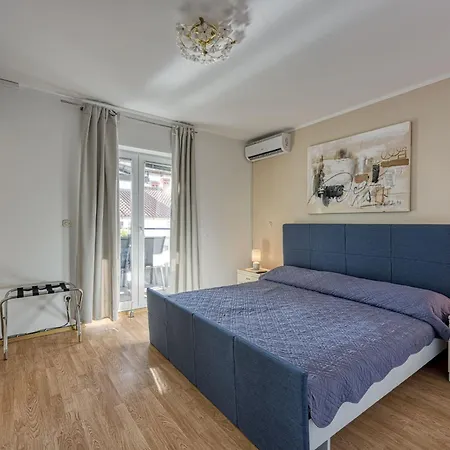 Burle With Balcony Medulin