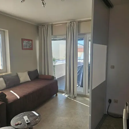 Burle With Balcony 아파트 메덜린