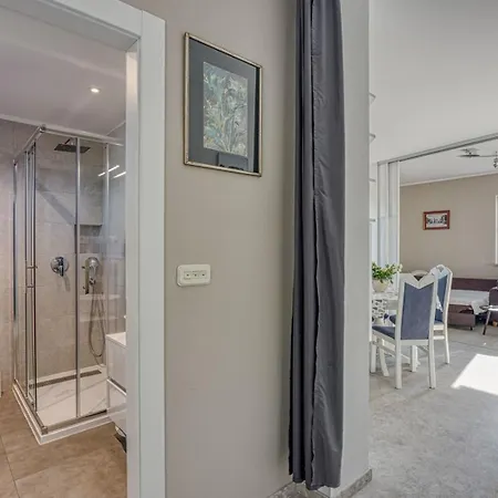 Burle With Balcony Апартаменты *