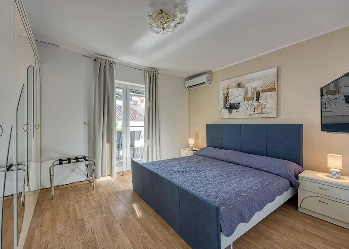 Burle With Balcony Medulin